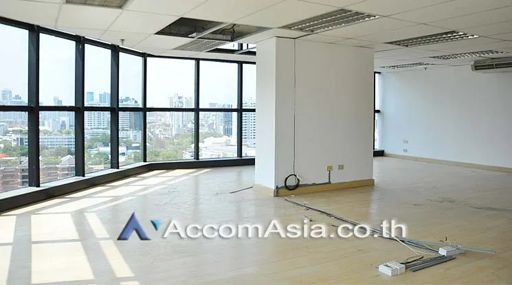 unit Office space For Rent in Sukhumvit, Bangkok  near BTS Ekkamai (AA15025)